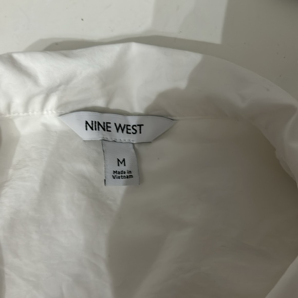 White cotton cross over short sleeve blouse - Picture 2 of 4